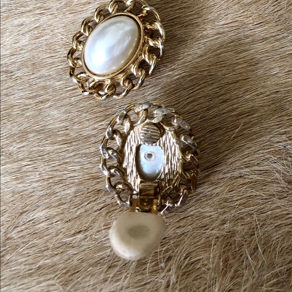 Retro clip on earrings - Picture 3 of 3